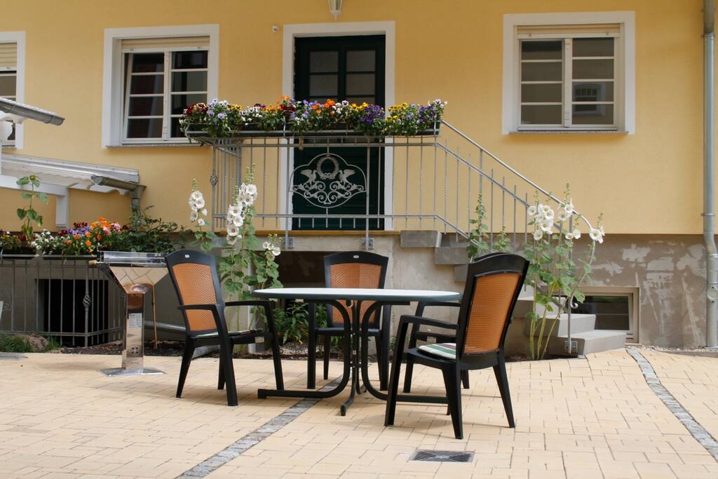 Hof mit Grillmöglichkeit