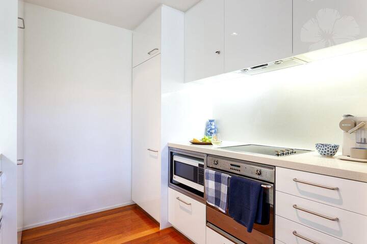 Bennett’s by the Beach – Direct beach access gallery image 3