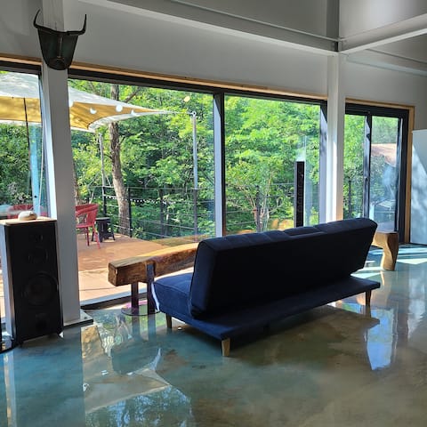 <Wamokgol Bed and Breakfast> A small atelier in the valley