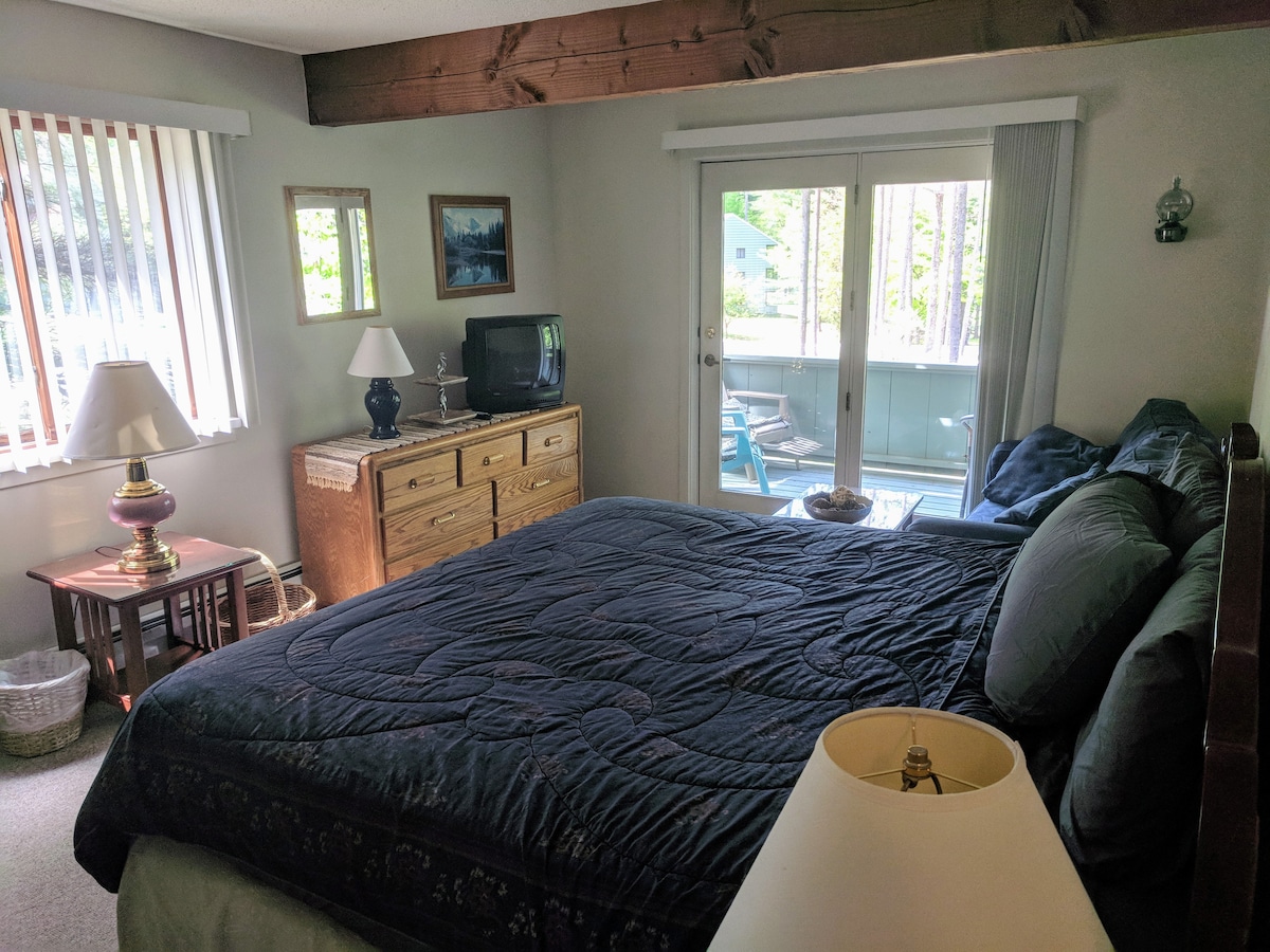 სამაგისტრო საძინებელი (გთხოვთ გაითვალისწინოთ: ახალი flatscreen tv ახლა)