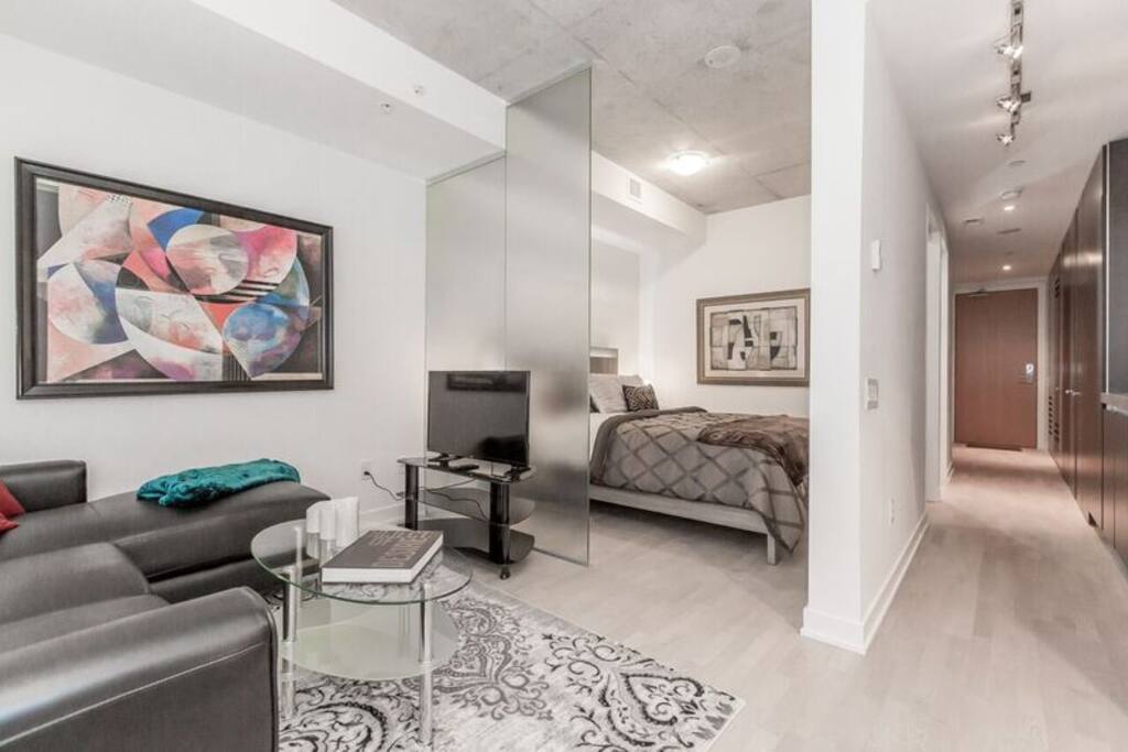 A beautifully decorated unit with all the fixings