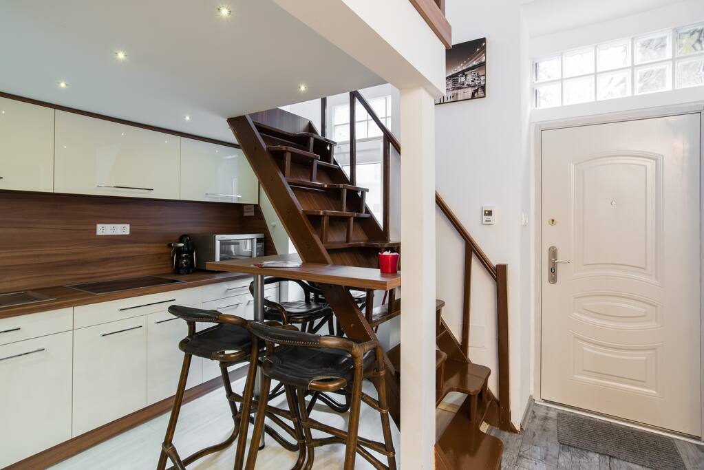 The studio flat is newly renovated. Look exactly the same as on the pictures.