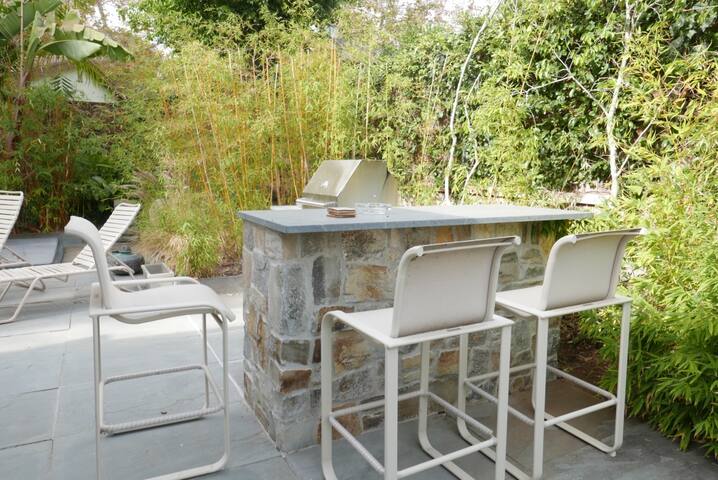 Architectural mid century home &private beach club gallery image 4