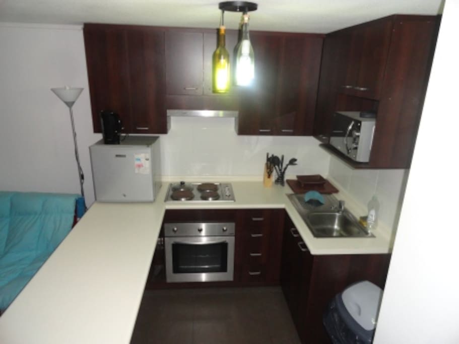 COCINA EQUIPADA COMPLETAMENTE