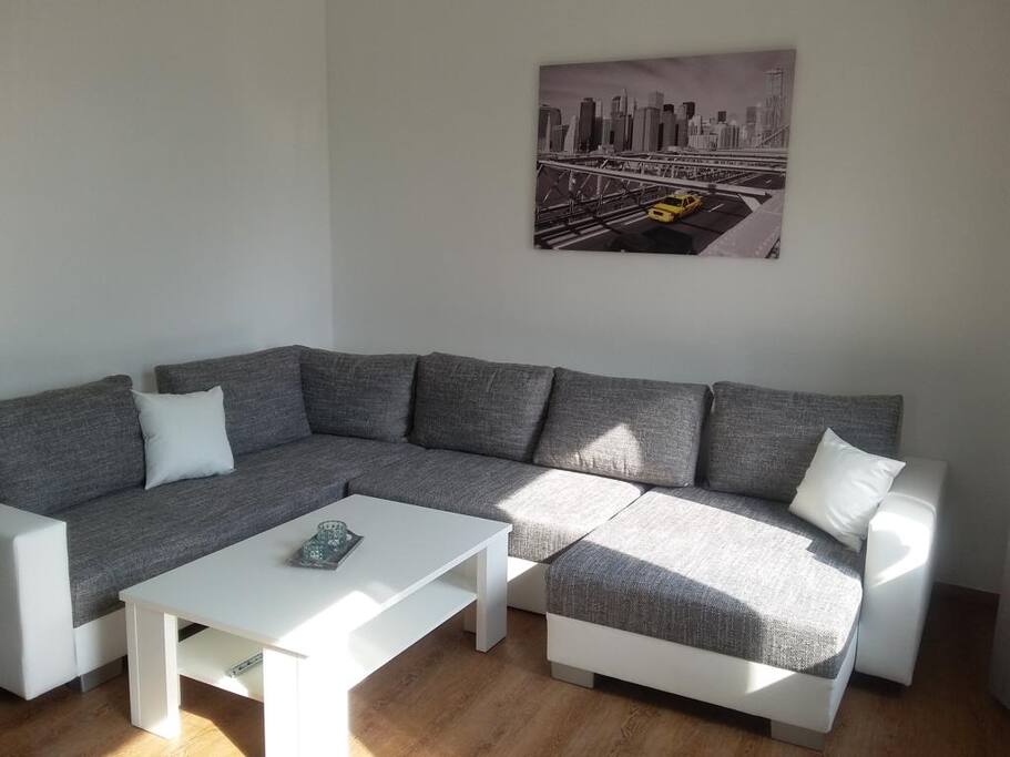 Das Wohnzimmer/ Die Schlafcouch