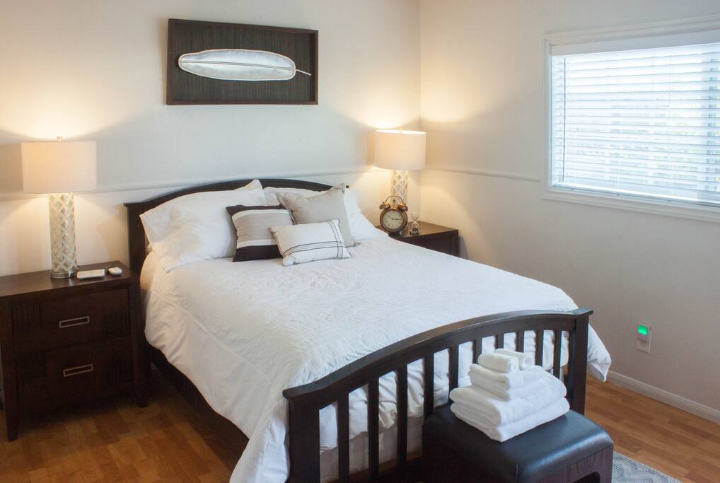 Two guest set up on full bed. View from the hallway door.