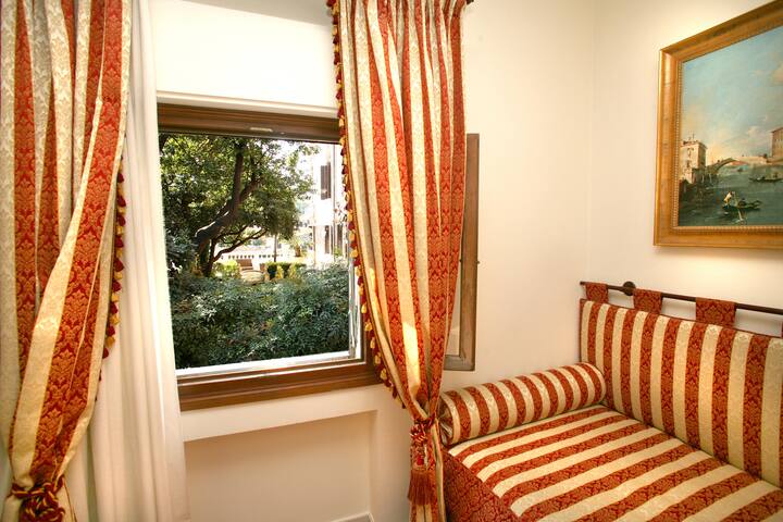 Cupido apartment, view of Canal Grande gallery image 5