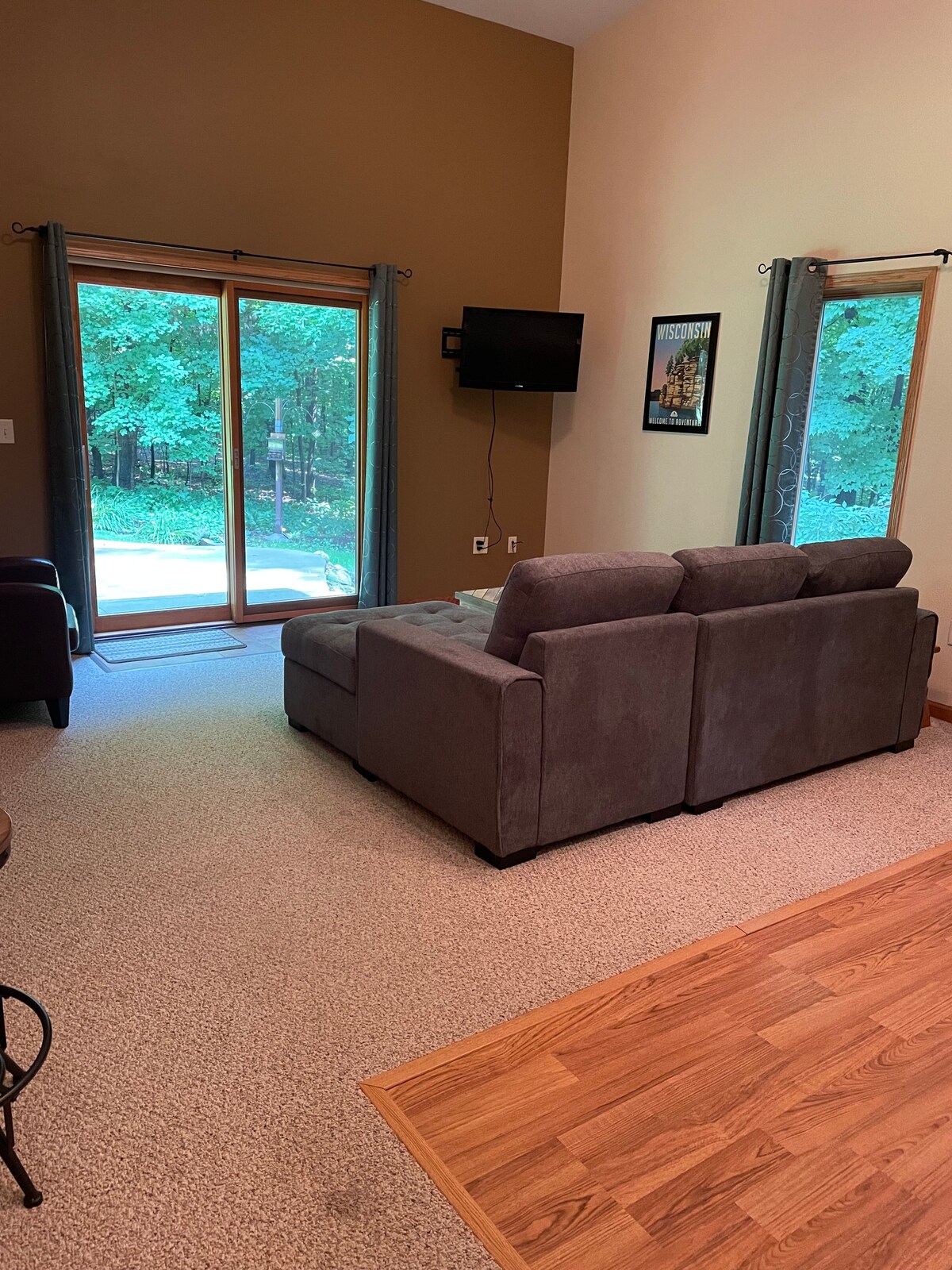 ห้องนั่งเล่น (Living Room) 