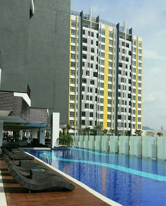 outdoor infinity pool and children pool