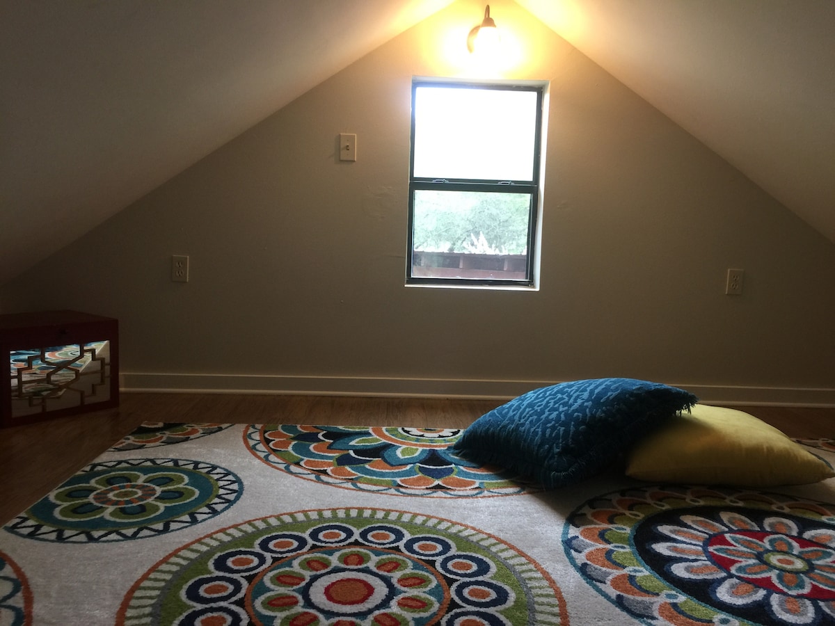 Loft en prime, excellent espace pour lire ou passer le temps.