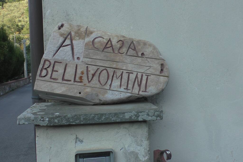 Una pietra incisa da mio padre (con la S incisa in senso inverso)
A stone carved by my father