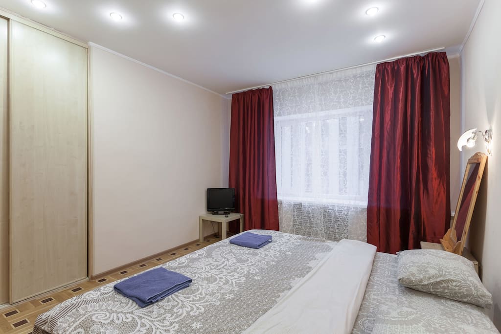 Large bedroomwith hotel Kingsize bed 200 by 200