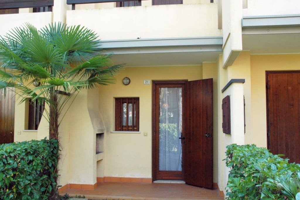 Giardino davanti | Exterior front garden