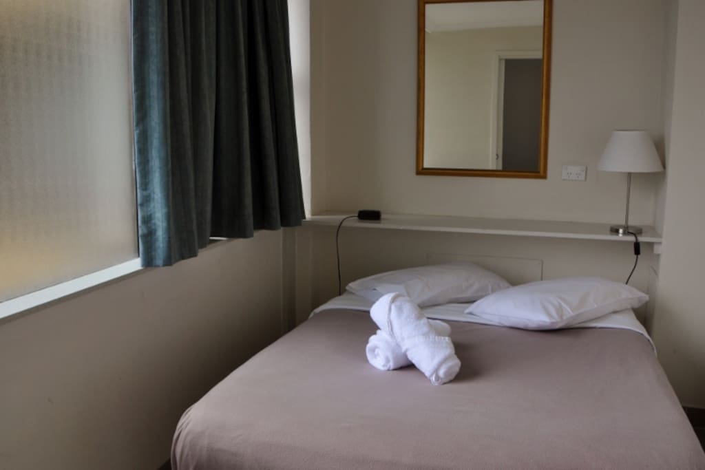 Bedroom 3 with double bed