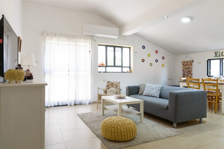 Moran Suite - Stylish 1-BD APT + Balcony