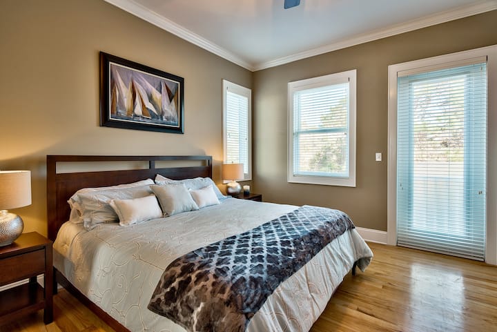 Mjeshtri i dytë ka krevat dopio "king size" me pamje luksoze