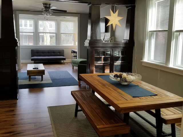 Chic Contemporary Regent Square Apartment