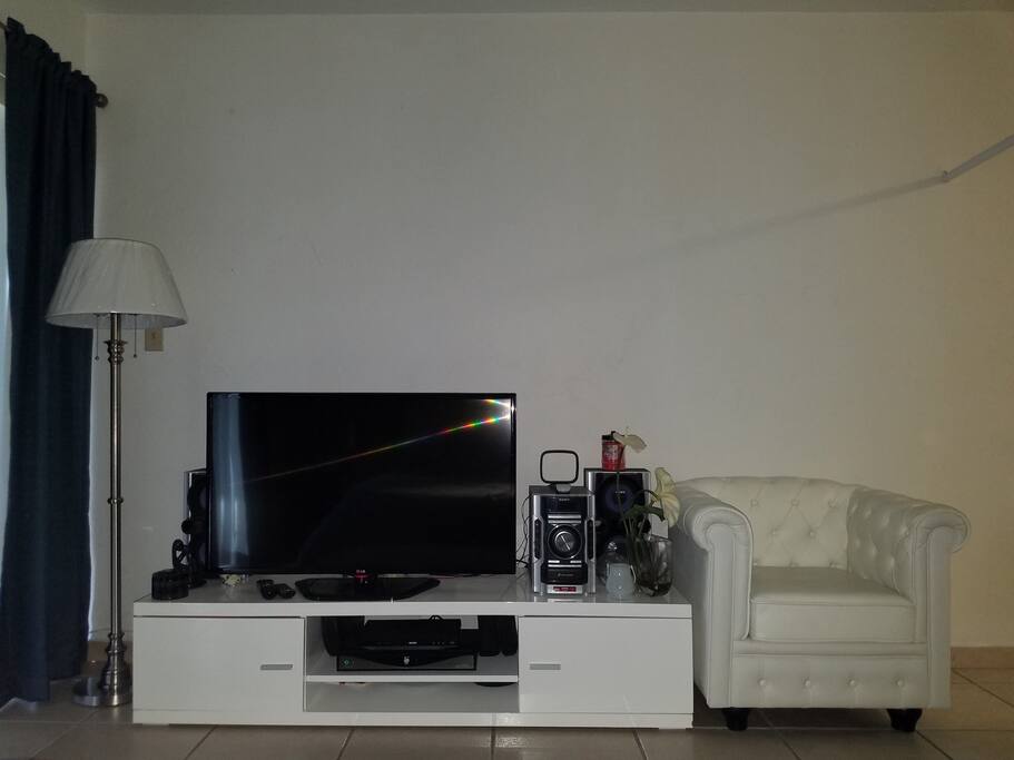 TV com cable e Wi-Fi