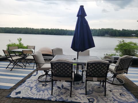 Spacious Waterfront w/ Hot Tub & Yoga Studio