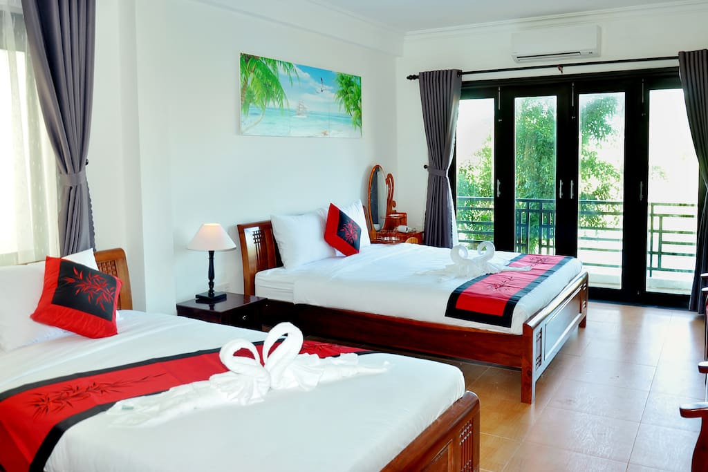 Bedroom with 2 beds