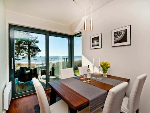 Popular Airbnb listing: BlueApartPL Apartment with sea view B6 in Gmina Jastarnia