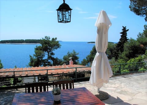 Top performing Airbnb: Beautiful House by The Sea - "Drago" in Općina Primošten