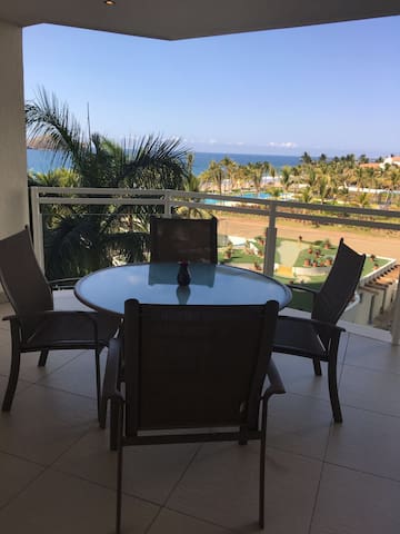 Entire home with 1 bedrooms in Zihuatanejo - Stunning Sunsets &Ocean Views -Unique Ixtapa Condo