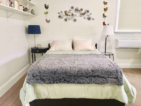 Private Entrance near Airport in Safe neighborhood