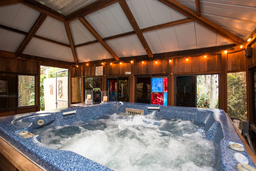 Luxury home with Hot Tub and central heat near FQ - Houses ...