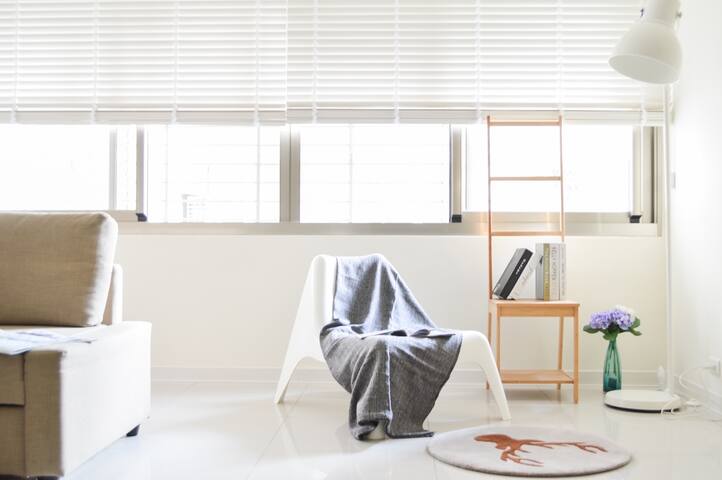 [大安區]超讚房東！日系無印風~東區地鐵3分鐘，忠孝SOGO，誠品，電梯，2套衛浴、嬰兒床、遊戲區。 gallery image 3