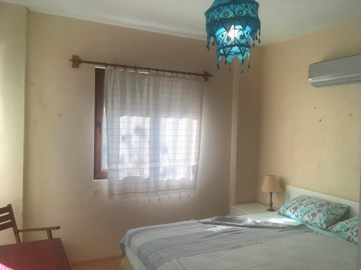 Hlavná spálňa - manželská posteľ King a klimatizácia