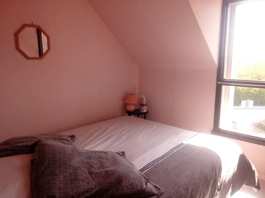 Chambre avec petite vue mer !