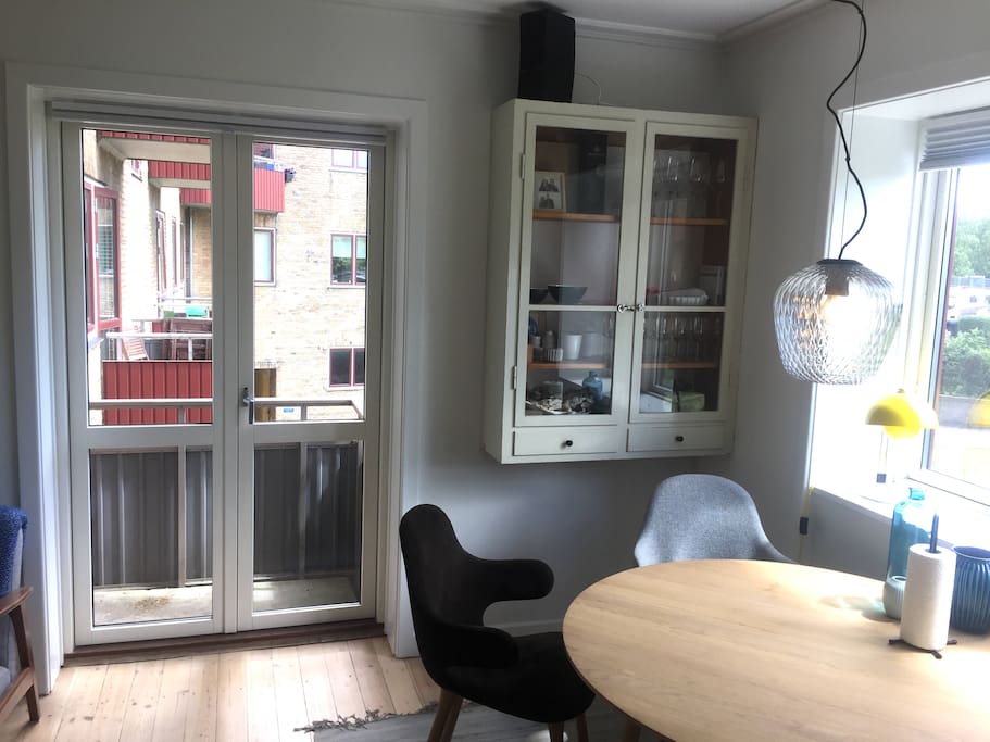Livingroom + small balcony