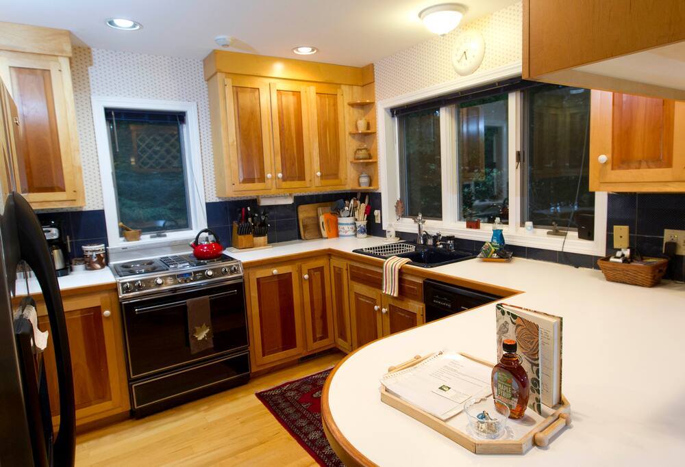 Gourmet chef's kitchen with maple cabinets.
