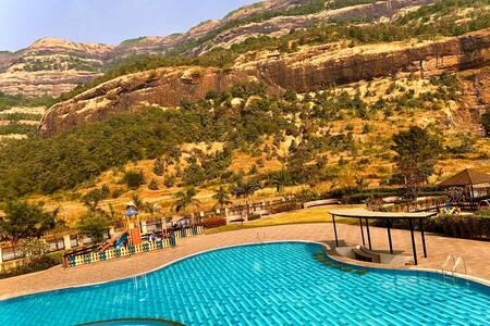 A weekend getaway for nature lovers.