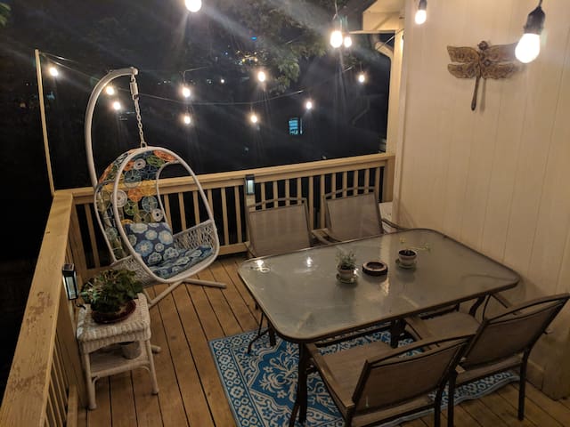 Cozy Boho Home Centrally Located & By Interstate