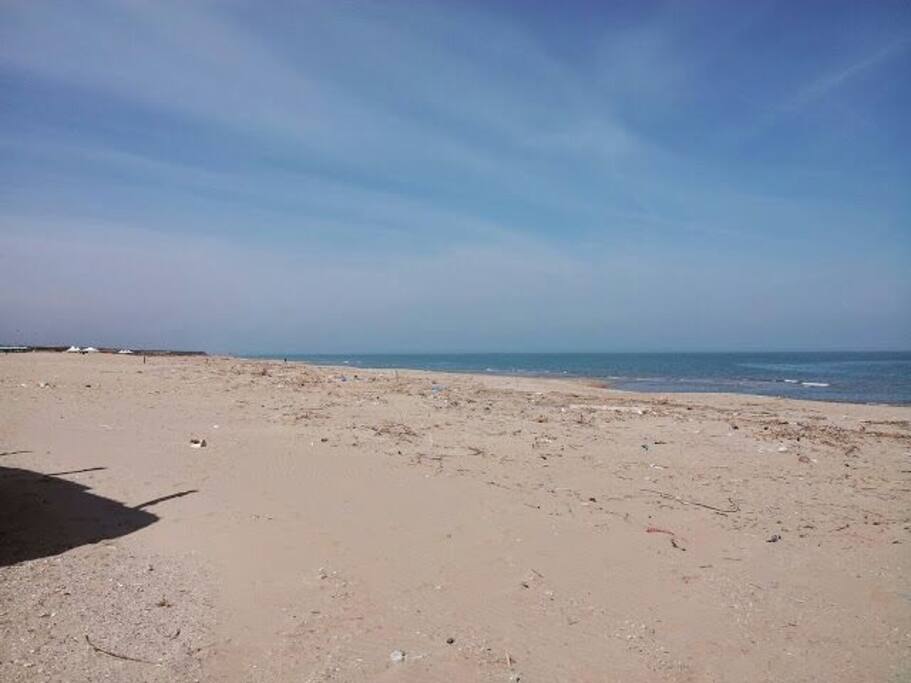 spiaggia sabbiosa, pulita e adatta ai più piccoli