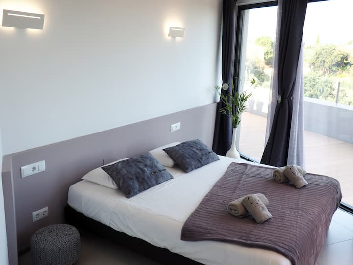 Third suite with king bed, smart TV,  and own bathroom. The suite has direct access to the terrace.