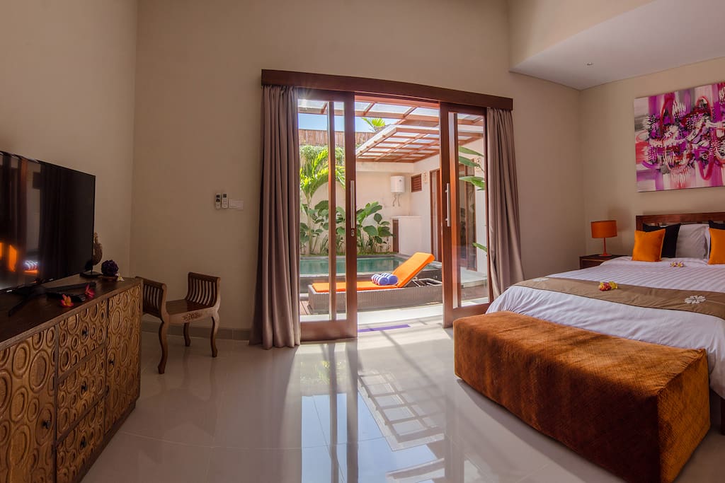 Super spacious bedrooms, block-out curtains, kingsize bed, TV and storage.