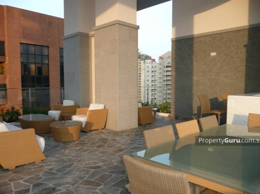 Common area on 14th floor. Spectacular view of the city.
