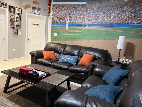 Top Airbnb: Great Phoenix Convention Center Stay And Sports in Central City