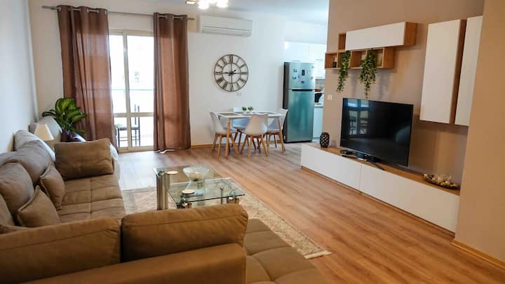 Mia's Place New Bazaar - Tirana