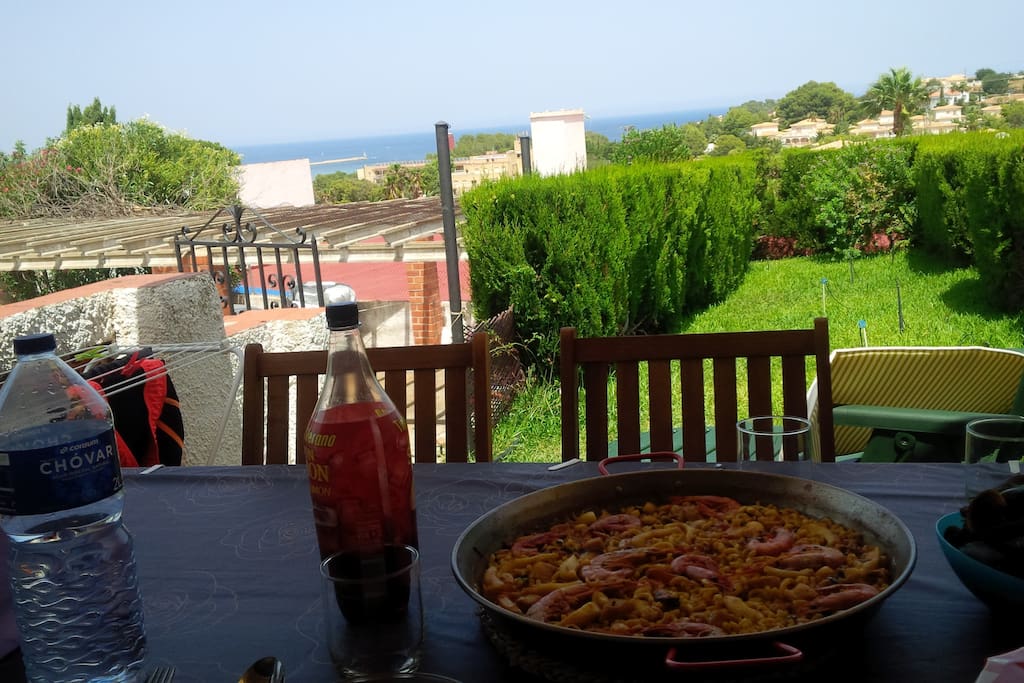 Vistas al mar Mediterraneo desde la terraza trasera