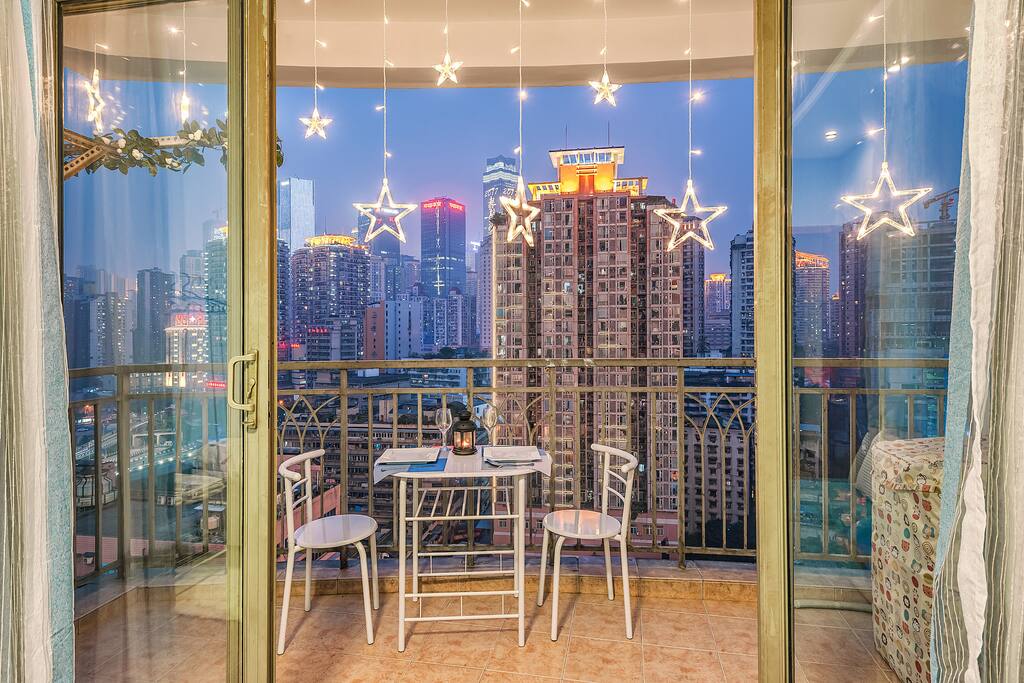 房间看出去的夜景