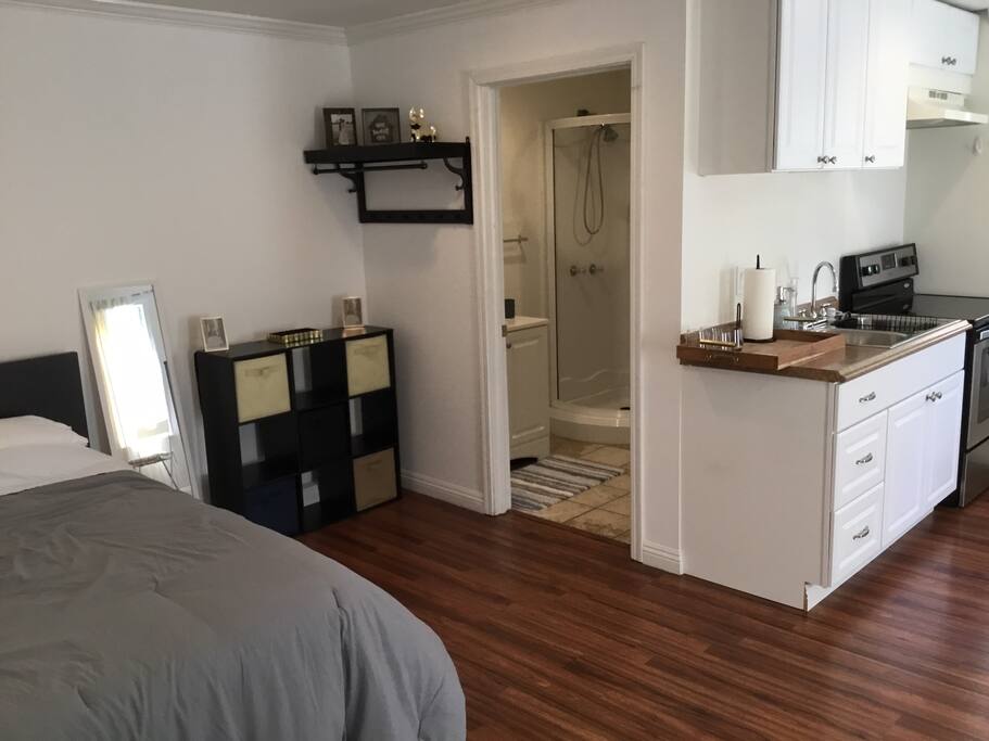 Beautiful detached guest house in Tarzana