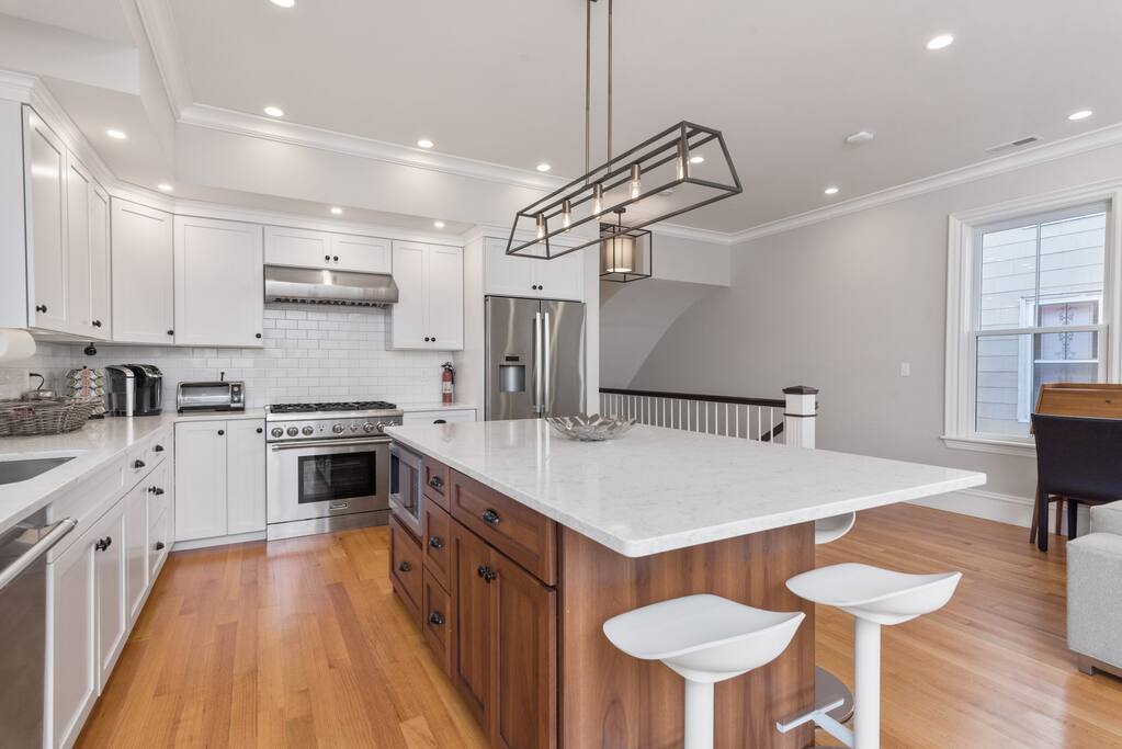 Shared kitchen with gas range, microwave, toaster, electric kettle, coffee machine and printer