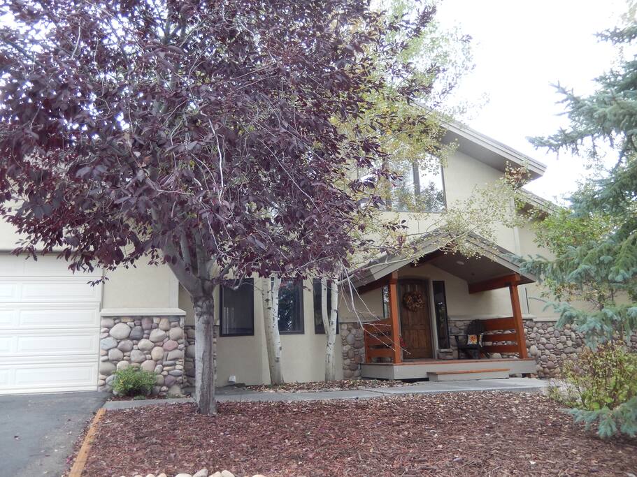 Front Door,
2-Car Garage