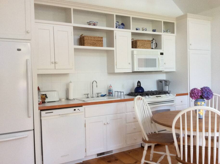 Full Eat In Kitchen