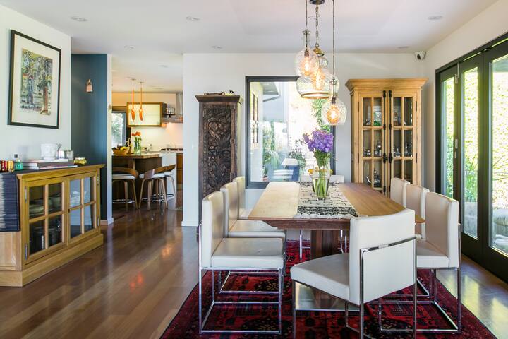 Stunning Hollywood Hills Designer Estate with City Views gallery image 4