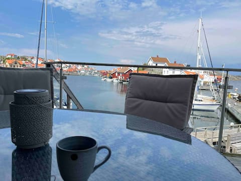 The marina at Skottaren/Gullholmen